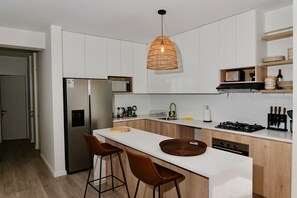Fridge, microwave, oven, coffee/tea maker - Cozy flat w/ Balcony View on the Lagoon, 5min from Kite Point & National Reserve (Paracas)