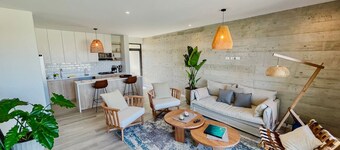 Cozy flat w/ Balcony View on the Lagoon, 5min from Kite Point & National Reserve
