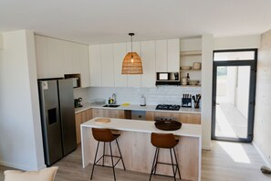 Fridge, microwave, oven, coffee/tea maker - Cozy flat w/ Balcony View on the Lagoon, 5min from Kite Point & National Reserve (Paracas)