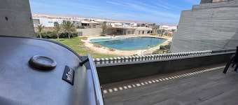 Ocean View Family Apartment with Service Room, 5min from the National Reserve