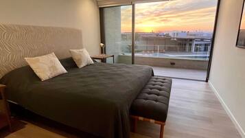 4 quartos, escrivaninha, ferros/tábuas de passar roupa, Wi-Fi