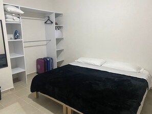 2 habitaciones, tabla de planchar con plancha, wifi y ropa de cama 