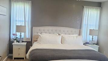 3 bedrooms, desk, iron/ironing board, travel crib