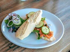 Dining - Bright Nature Chalet With Terrace (Kampen)