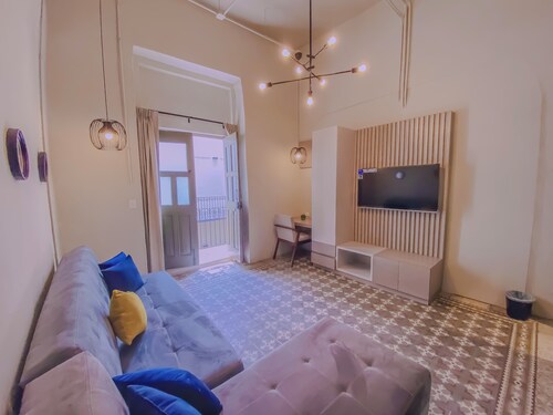 Cozy 1-bedroom suite in amazing Puebla with WiFi and living room with extra bed