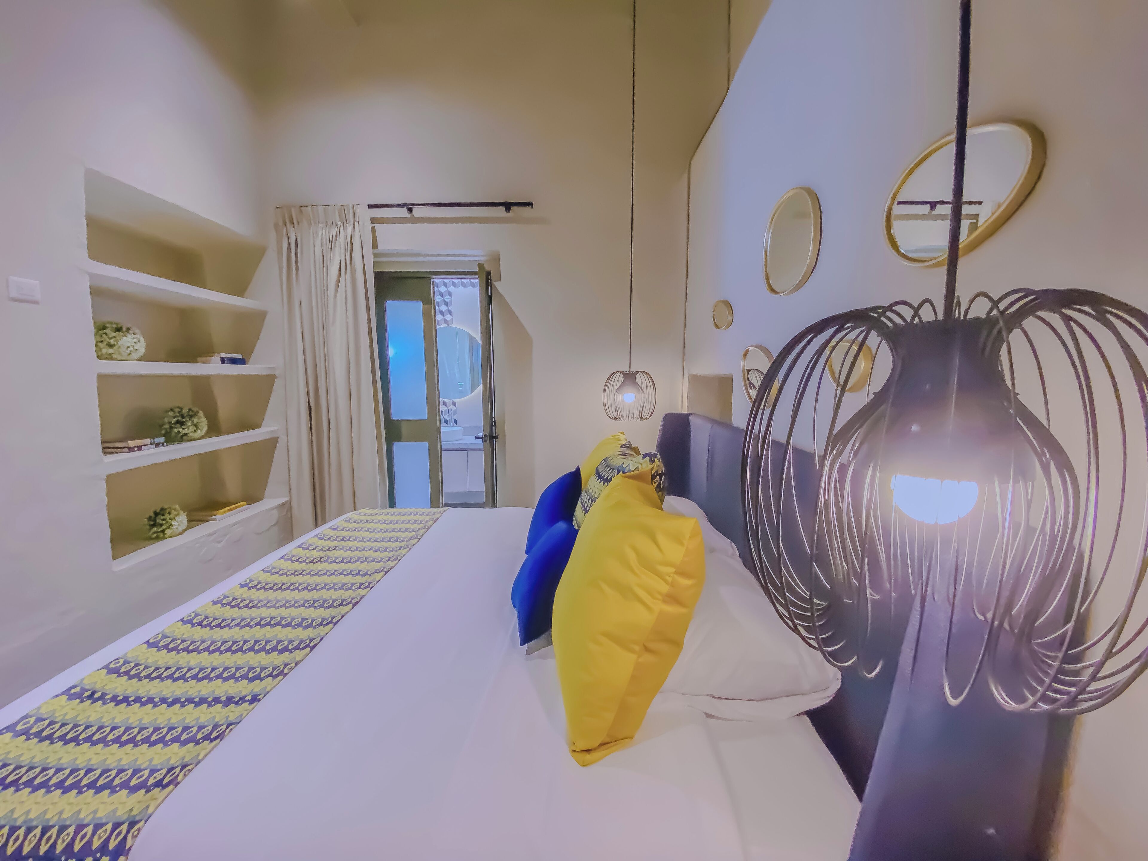 1 多间卧室、办公桌、WiFi、床单