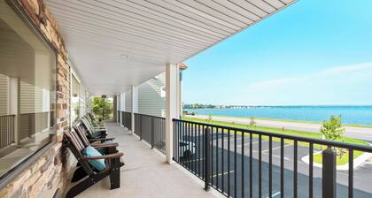 Gold Coast Inn - At the Bay in Traverse City