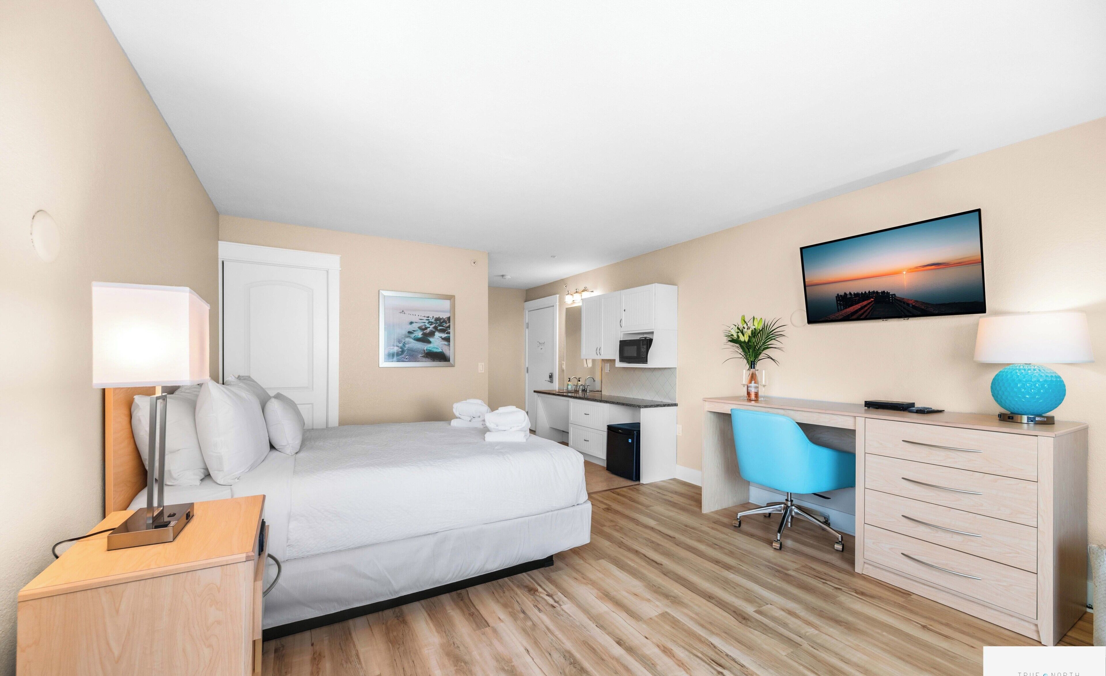 Corner Queen Suite with Garden View | Premium bedding, individually decorated, individually furnished, desk