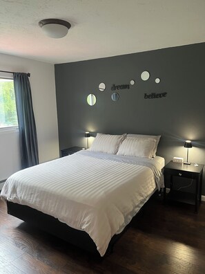 3 bedrooms, desk, iron/ironing board, free WiFi
