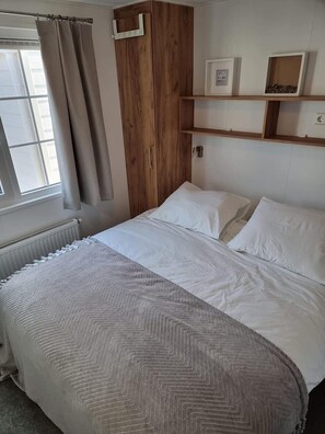 シャレー | 2 室のベッドルーム、客室ごとに異  なるインテリア、ベッドシーツ