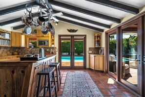 Private kitchen - Charming Palm Springs Movie Colony 3-bedroom house with gorgeous garden (Palm Springs)