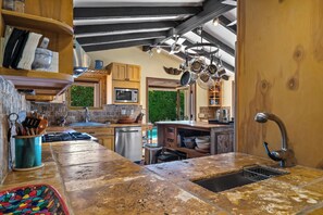 Private kitchen - Charming Palm Springs Movie Colony 3-bedroom house with gorgeous garden (Palm Springs)