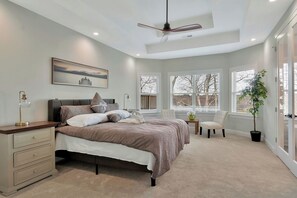 8 bedrooms, WiFi, bed sheets