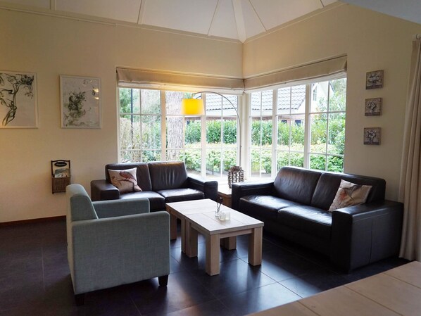 Living room - Fascinating House Near Hoge Veluwe (Beekbergen)