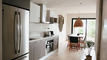 Deluxe Apartment, 2 Bedrooms, Private Pool, Sea View (Antal 03) | Dining room