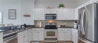 Chic Orange Beach Condo - Minimum Seven Day Stay Required