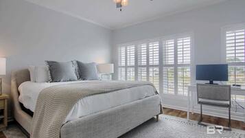 3 bedrooms, desk, WiFi, bed sheets