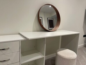 Interior - Luxurious studio in central Canary Wharf (London)