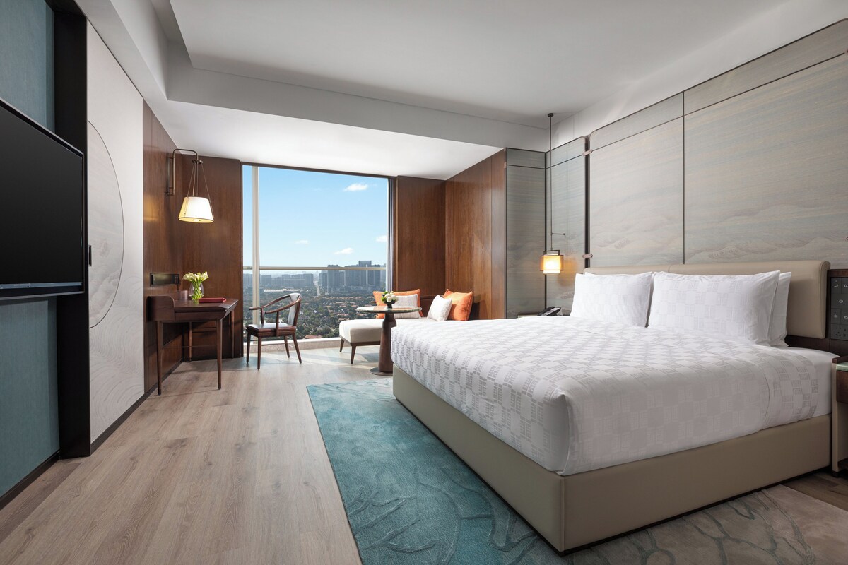 Standard Room, 1 King Bed (Lily Town View) | Cribs (free), rollaway beds (surcharge), bed sheets