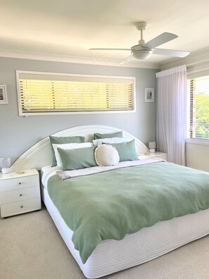 3 Schlafzimmer, Schreibtisch, Bügeleisen/Bügelbrett, WLAN