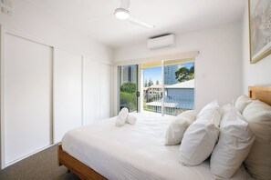 4 habitaciones, tabla de planchar con plancha, cuna de viaje y wifi