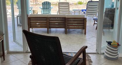 House on the Beach! Private 3-bedroom Beach house in Grand Bahamas.