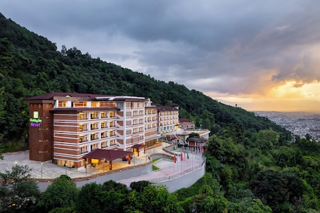 Servizio della struttura. Holiday Inn Resort Kathmandu Budhanilkantha by IHG