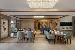 Breakfast, lunch, dinner served; local and international cuisine - Holiday Inn Resort Kathmandu Budhanilkantha by IHG (Burhanilkantha)