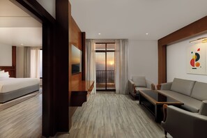 Hypo-allergenic bedding, down comforters, memory foam beds, minibar - Holiday Inn Resort Kathmandu Budhanilkantha by IHG (Burhanilkantha)