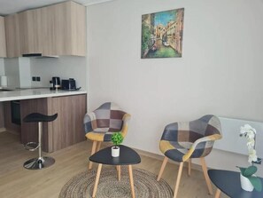 32-inch Smart TV with cable channels, Netflix, streaming services - JC Apart Hotel Providencia (Santiago)