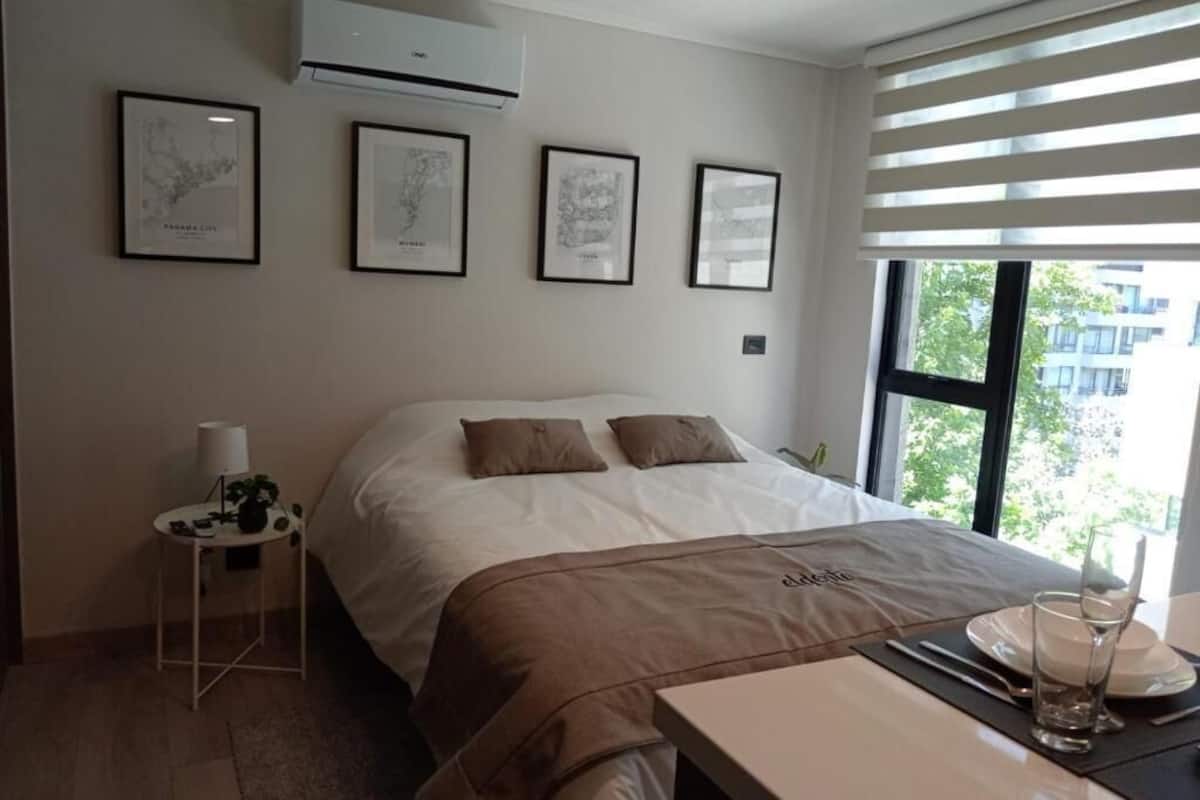 Standard Studio | In-room safe, laptop workspace, blackout drapes, iron/ironing board