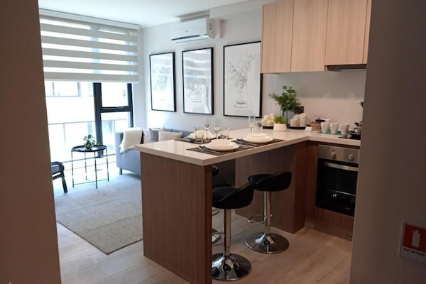 Huoneisto, 2 makuuhuonetta | Tallelokero huoneessa, kannettavalle tietokoneelle sopiva työtila