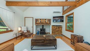 Smart TV, fireplace, table tennis