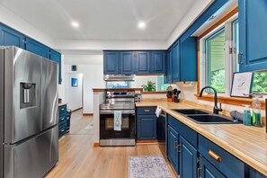 Refrigerador, microondas, horno, placa de cocina