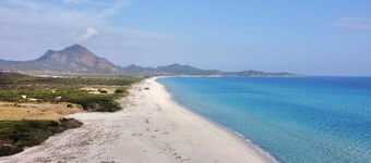 8 bed single-family villa of approximately 135 mq. with independent entrance and private swimming pool consisting of two double bedrooms, one bedroom with two beds (rarely bunk beds), living room with sofa beds and TV corner with satellite TV, kitchenett