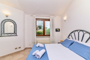 3 bedrooms, travel crib, WiFi