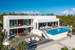 Een verwarmd zwembad