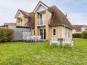 Villa | Exterior - Villa in Banjaard Near Sandy North Sea Beach (Kamperland)