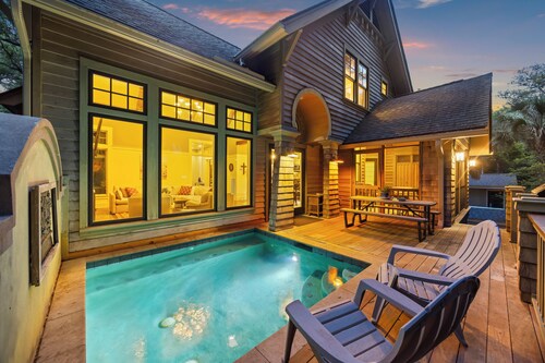 West Beach Kiawah on Surfscoter! POOL, Close to Beach, Private Setting, Foosball, Luxury Home!