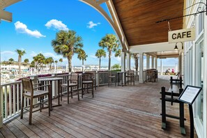 Outdoor dining - Summerwind Cottage on Seabrook, Club Access, Golf Cart, Games! (Seabrook Island)