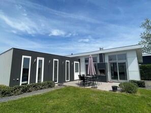 House | Exterior - 6-guest Stylish Chalet in De Rijp (West-Graftdijk)