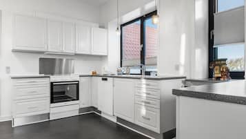 Frigorifero, forno, piano cottura, lavastoviglie