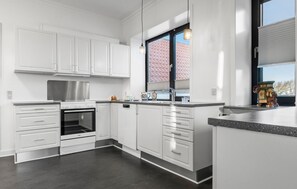 Réfrigérateur, four, plaque de cuisson, lave-vaisselle