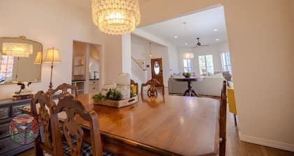 *Sleeps 14 *Walk to Downtown *Playhouse *BBQ