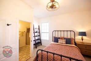 7 bedrooms, desk, iron/ironing board, travel cot