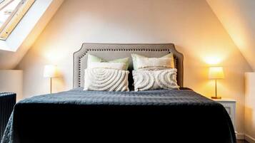 4 bedrooms, iron/ironing board, WiFi, bed sheets