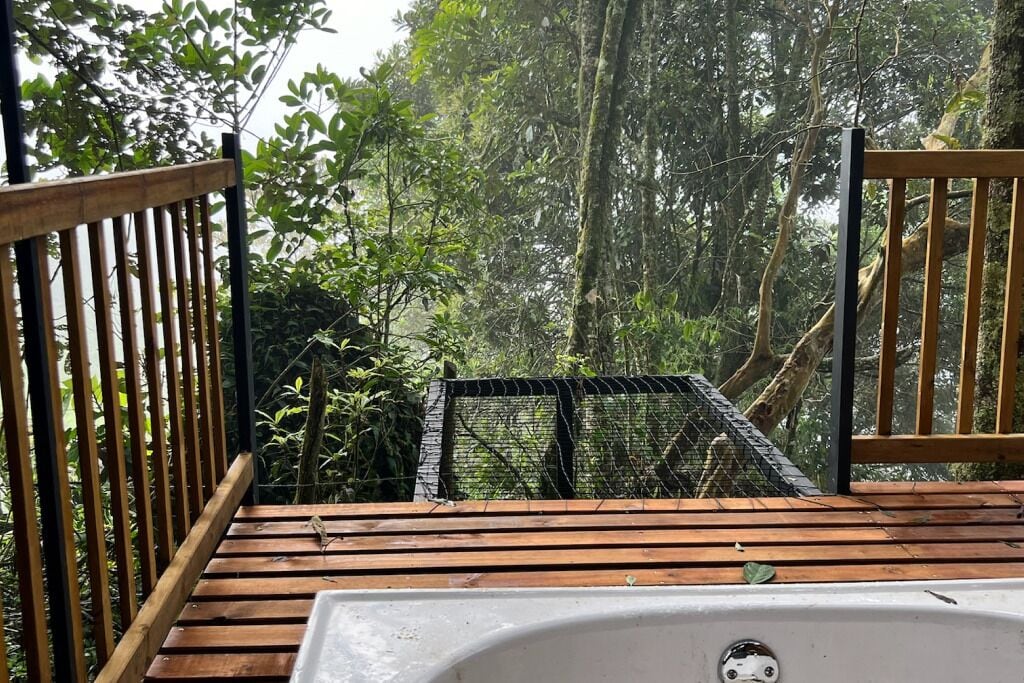 Tina de hidromasaje al aire libre