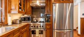 Elegant Three Suite Condo Steps to Warm Springs Lodge