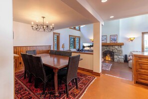 Dining - Elegant Three Suite Condo Steps to Warm Springs Lodge (Ketchum)