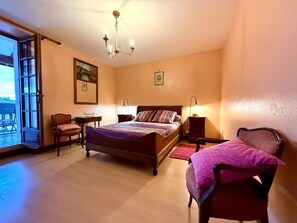 2 عدّة غرف نوم وخدمة الإنترنت